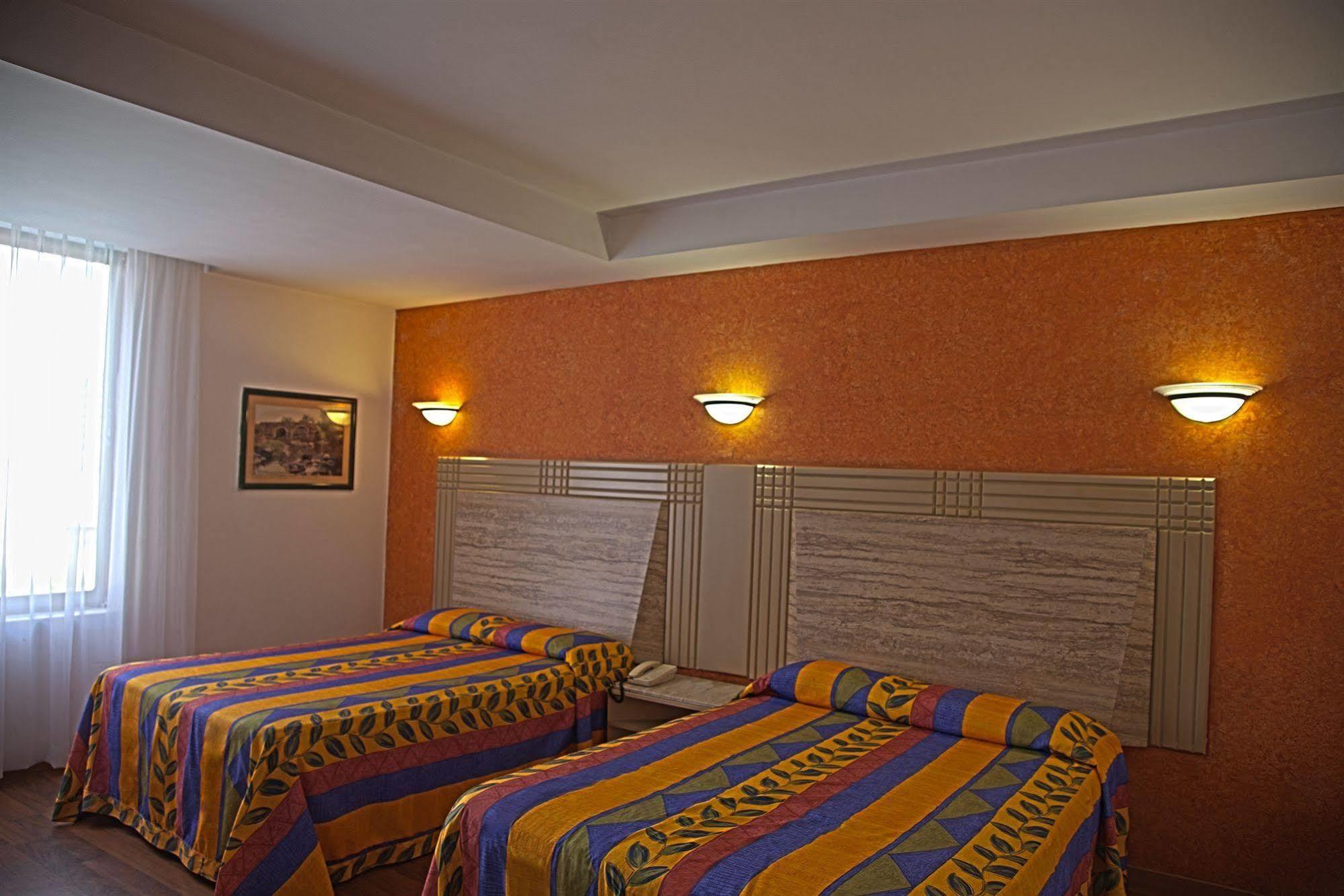 Hotel Cervantes Guadalajara Extérieur photo